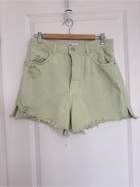 ZARA | High waisted light green cut off shorts - size 10
